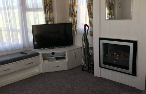 Camber House | SP77 8 Berth Caravan with Veranda - pets allowed