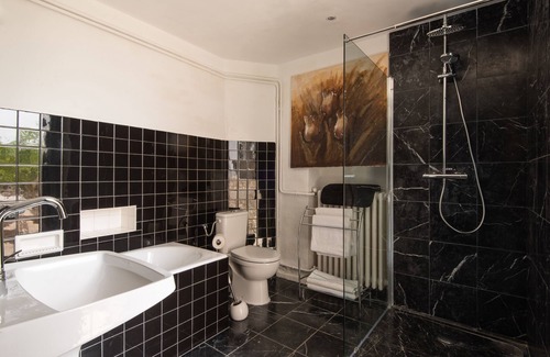 Nyons Bed & Breakfast | Spa Chateau La Tour