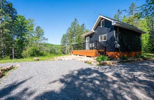 Saint-Alphonse-Rodriguez Ski Chalet | Spa pool Private Lake - Chalet Hello
