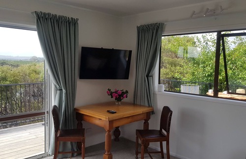 Mangawhai Cottage | SPA POOL, PEACEFUL, PRIVATE SANCTUARY at PLUM TREE COTTAGE