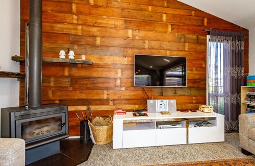National Park Village House | Spa Pool Serenity - National Park Holiday Home