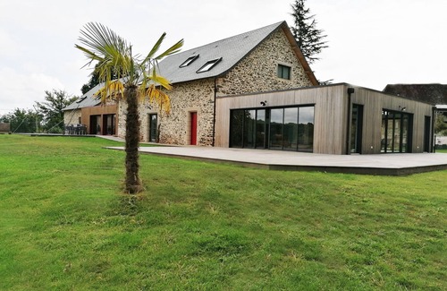Saint-Vitte-sur-Briance Villa | Spa villa in the countryside with indoor pool and jacuzzi