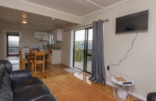 Ahipara House | Space in the heart of Ahipara sleeps