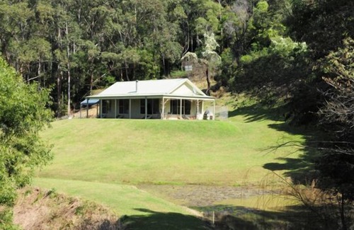 Tapitallee Cottage | Space privacy comfort nVisit BundanonnThe Stables @Tapitallee Lodges