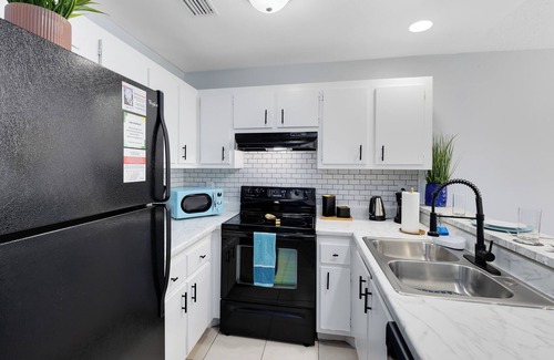Titusville Apartment | *Space to unwind* NASA, Pool, BBQ, Gym, Games