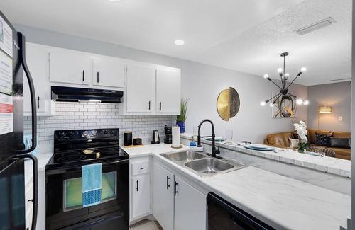 Titusville Apartment | *Space to unwind* NASA, Pool, BBQ, Gym, Games