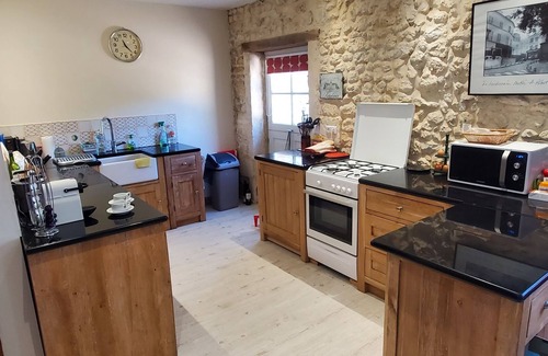 Saint-Georges-des-Agouts Other | Spacious, recently converted Charentais farmhouse in small commune
