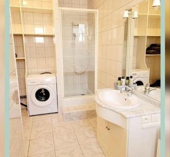 Neris-les-Bains Apartment | Spacieux T3 au pied des Thermes