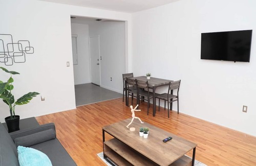 Douglas Apartment | Spacious 1 bed/1bath apt great location w/parking