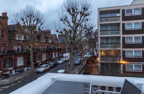 West Kensington Apartment | Spacious 1 Bed in West Kensington or Hammersmith