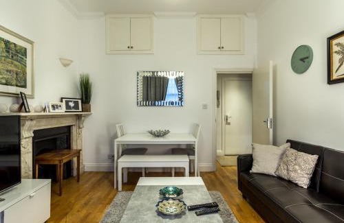 West Kensington Apartment | Spacious 1 Bed in West Kensington or Hammersmith