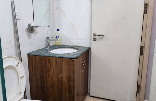 Gomti Nagar Apartment | Spacious 1-bedroom apartment with AC, WiFi in charming Lucknow