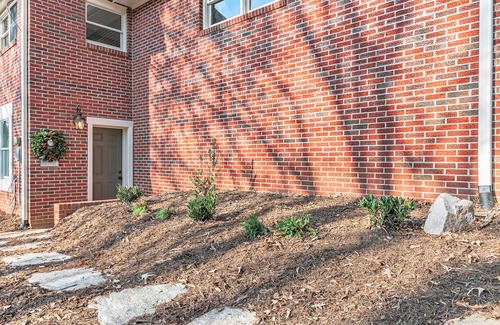 Woodfin Apartment | Spacious 1 Bedroom Guest Suite; Private entrance; less than 10 min DT AVL!