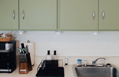 Forest Apartment | Spacious 1 BR Apt w/office+kitchen near Liberty and poplar
