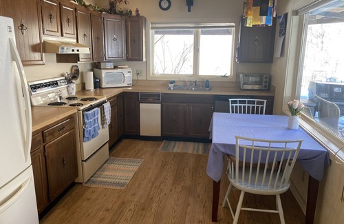 Turnagain Apartment | Spacious 1700 sqft 2 bdrm near airport and downtown-Sleeps 8, pet friendly