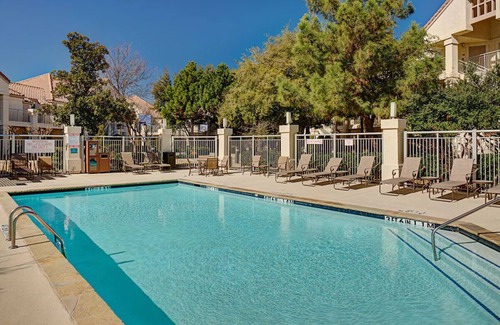 Las Colinas Hotel | Spacious 1BR King w/Pool Access 1 mile from Irving Convention Center