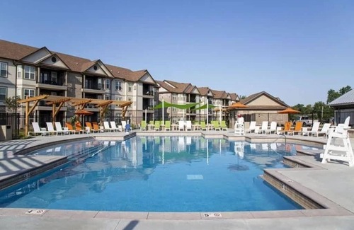 Jeffersontown Apartment | Spacious 1BR Suite | Pool, Parking + Gym D