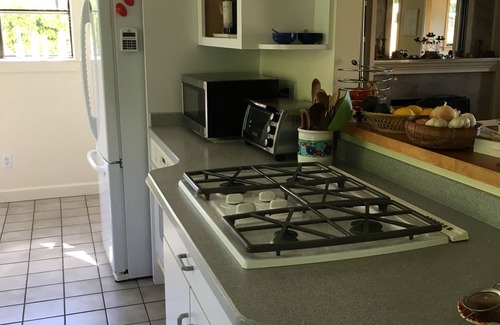 San Rafael House | Spacious 2+ Bdrm, 2 Ba Home With Stunning View, 4 wk min, mostly spring and fall