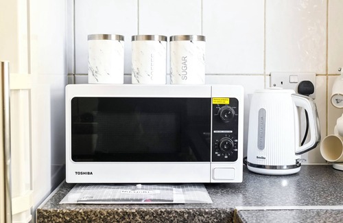 Lea Bridge Apartment | Spacious 2-Bed Apartment, Sleeps 8 in Leyton E10