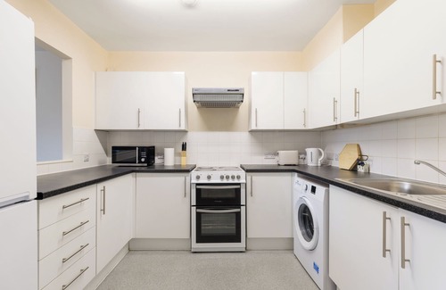 Glyndon Apartment | Spacious 2 Bed Apartment