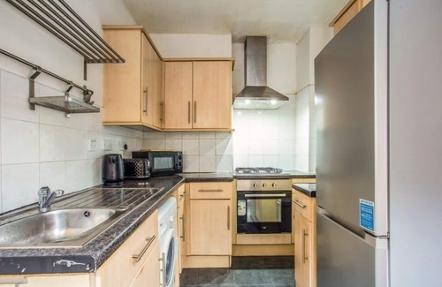 Lewisham Apartment | Spacious 2 bed Ground floor garden flat close to DLR