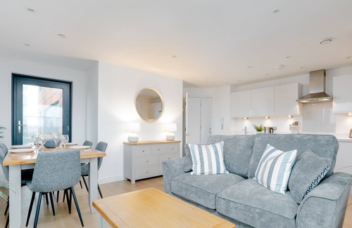 Southampton City Centre Apartment | Spacious 2-bed in Ocean Village