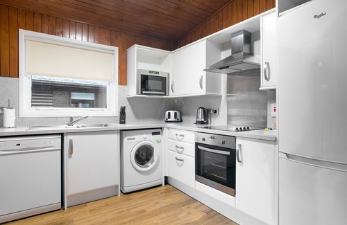Warton Cabin | Spacious 2-Bed Lodge | Lakeside Resort | Sleeps 6