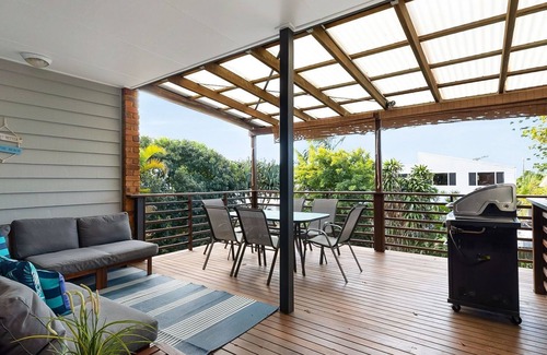 Sunshine Beach House | Spacious 2 Bedroom Pet Friendly Home with Pool in Weyba St