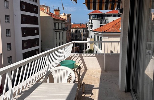 Cannes City Centre Condo | ๐ Spacious 2-Bedroom Apartment with Terrace โ Prime Location in Cannes ๐ด