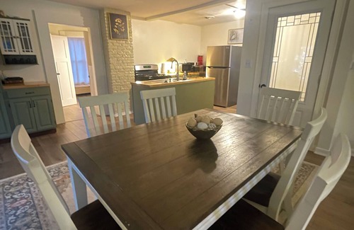 Utica Apartment | Spacious 2-bedroom apartment with AC, WiFi in Utica