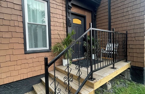 Utica Apartment | Spacious 2-bedroom apartment with AC, WiFi in Utica