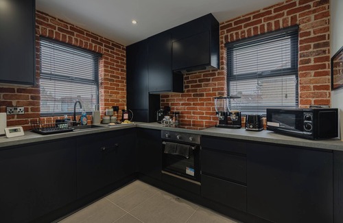 Enfield Highway Condo | Spacious 2-bedroom condo - Sleeps 5 - Free WiFi - Free Parking