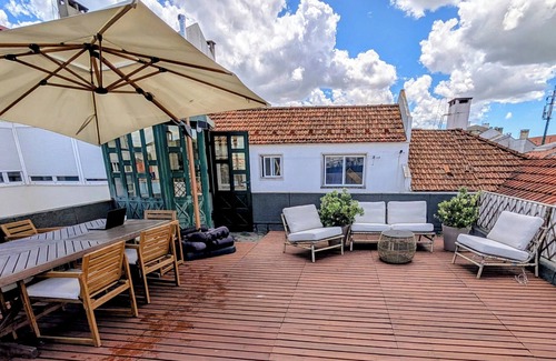 Santo Condestavel Apartment | Spacious 2-Bedroom Duplex with Private Roof Deck and Gym in Campo de Ourique