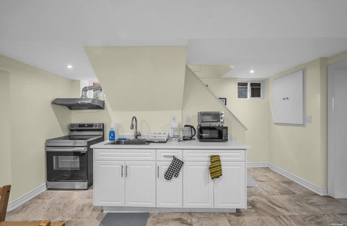 Newtonbrook House | Spacious 2 Bedroom Guest Suite in North York
