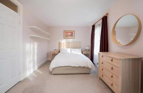 Swiss Cottage House | Spacious 2-bedroom Townhouse with Garden & Patio