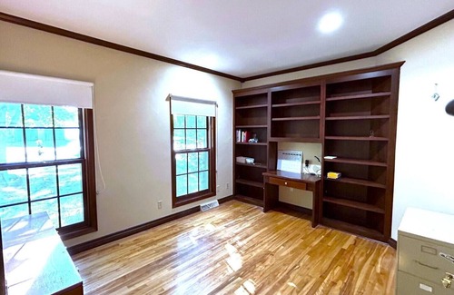 Ashwaubenon House | Spacious 2-story, 5-BR house in Titletown area, 1.5 mile to Lambeau