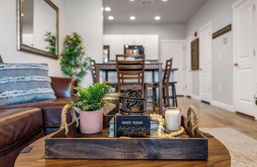 Draper House | Spacious 2-Story, Pet&Fam Friendly, WFH, Gym&Pool