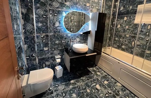 Kucukcekmece Apartment | Spacious 2bd, 2 luxury bathroom, Marmara Sea & Lake View