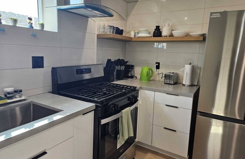 Boyle Heights House | Spacious 2BR modern living in Central Eastside location