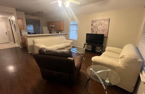 College Park House | Spacious 3 bed/2 bathroom House in Conroe, TX