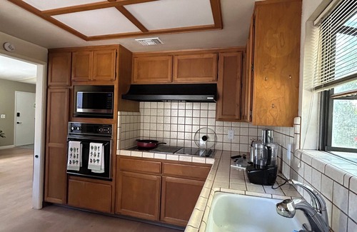 Estates at Canyon Crest House | Spacious 3 Bed, 3 Bath Home w/Yard Pet & Family Friendly Ideal for 30+ Day Stays