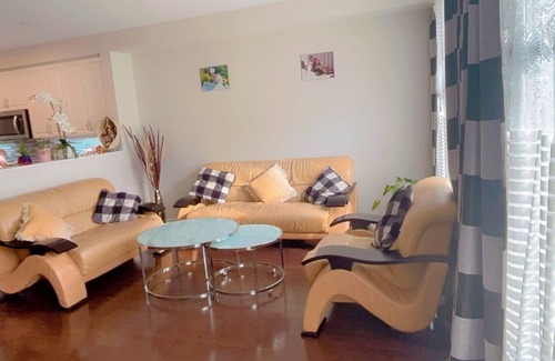 Leitrim House | Spacious 3 bed and 2.5 bathroom townhouse near the airport amazing for relaxing.