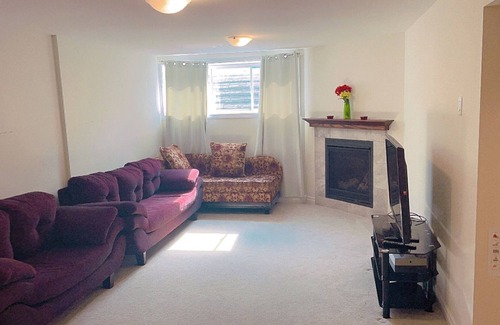 Leitrim House | Spacious 3 bed and 2.5 bathroom townhouse near the airport amazing for relaxing.