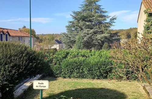 Chateau-Garnier House | Spacious 3-Bed House in Chateau Garnier