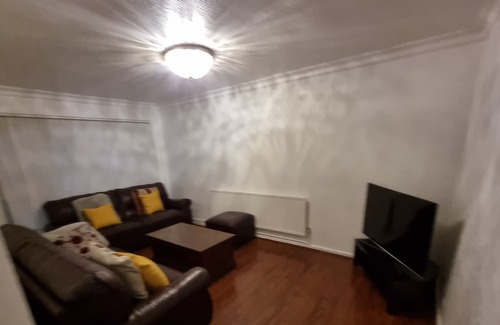 Manchester House | Spacious 3 bed House - a Home Away From Home