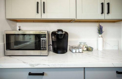 East Beach House | Spacious 3 Bedroom Near Beach