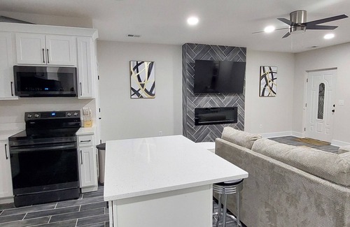 Stafford Apartment | Spacious 3-bedroom & 2 baths apartment for your Quantico & DC Stay with WiFi