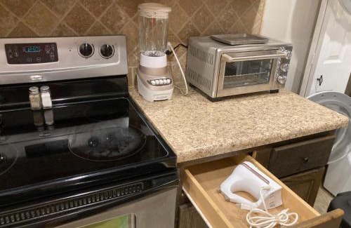 Athens Apartment | Spacious 3 Bedroom 2 bath Condo close to Five-points in Athens