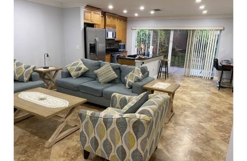 Lake Worth Corridor House | Spacious 3 bedroom 2.5 bath House in lake worth