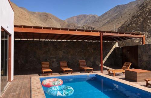 Calango House | Spacious 3-bedroom and 2 bathroom home with private pool and patio and free Wi-Fi